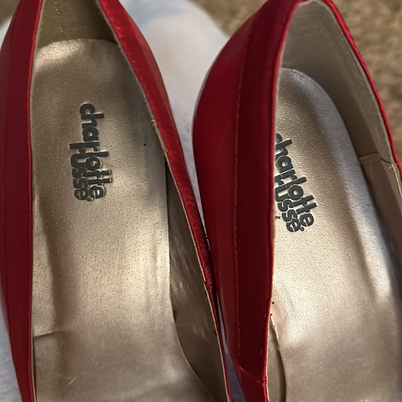 Womens red 4 1/2 inch heels sized 9 - Picture 2 of 8